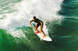 爱游戏网页版-库里攻防两端统治，湖人轻取深圳队背后的战术启示