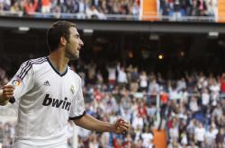 爱游戏APP-绿茵场外的绝杀回响，当西甲德比遇见NBA压哨时刻