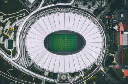 爱游戏娱乐-纽约的逆袭与费城的加冕，当尼克斯终结独行侠，恩比德在总决赛接管一切