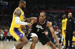 爱游戏中国-包含快船迎战马刺，冲刺胜利之路的词条