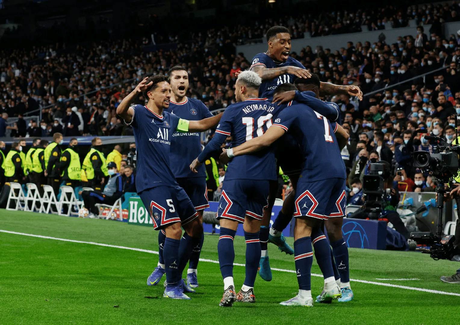 关于巴黎圣日耳曼外援展示绝佳状态，球队豪取四连胜的信息