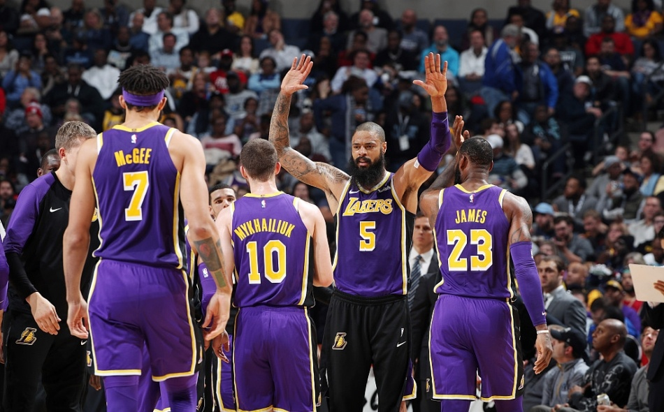 关于老鹰首发阵容因受伤导致战绩下滑的信息