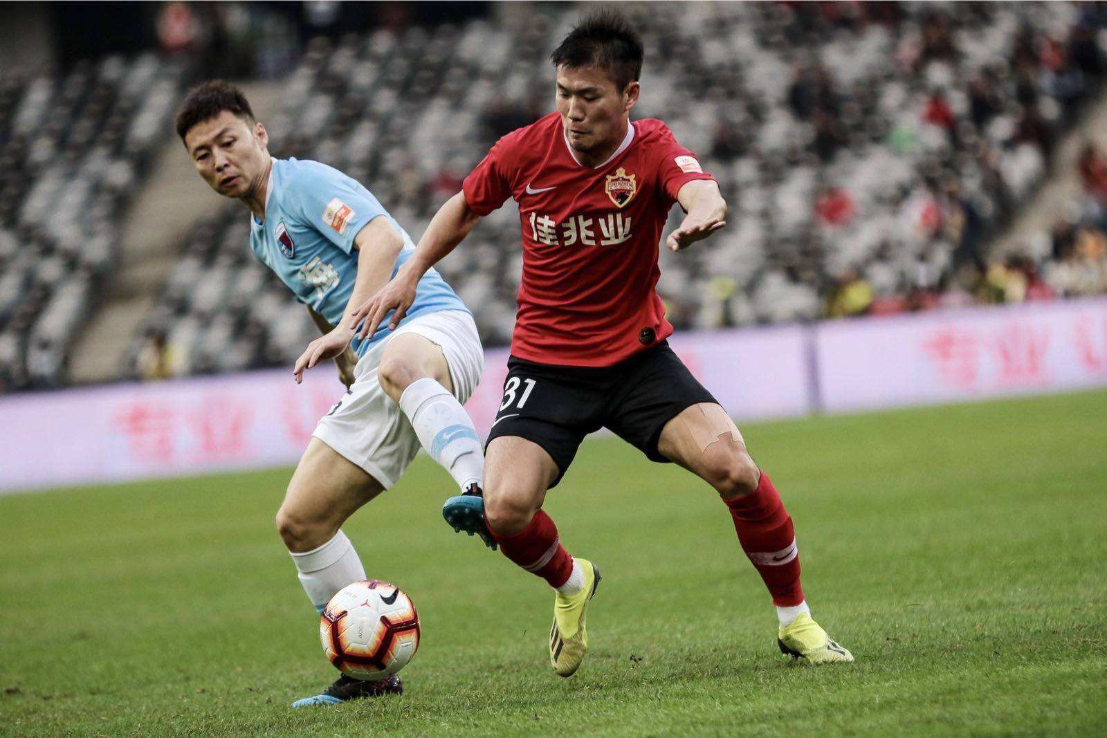 劲旅客场大胜保持领先,冠军路上稳步前行 劲旅客场大胜保持领先,冠军路上稳步前行