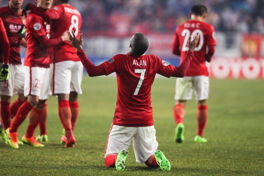 佛罗伦萨客场逼平，争取一分