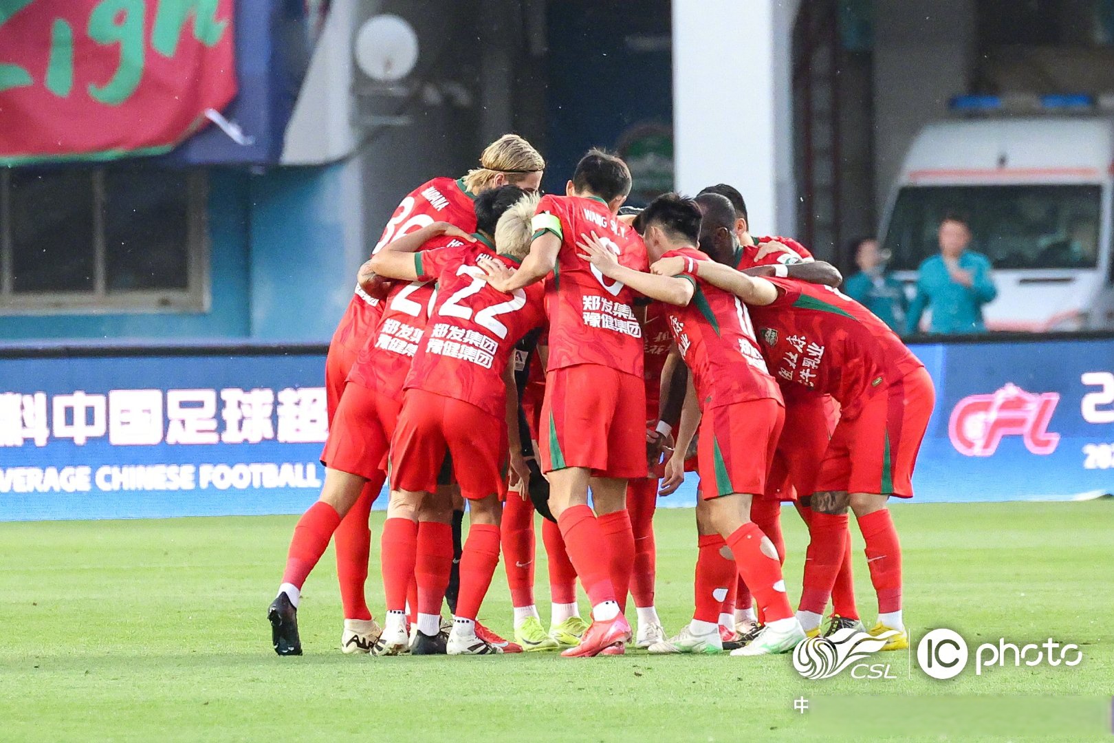 火爆赛场上演巅峰对决，球队不负众望的简单介绍