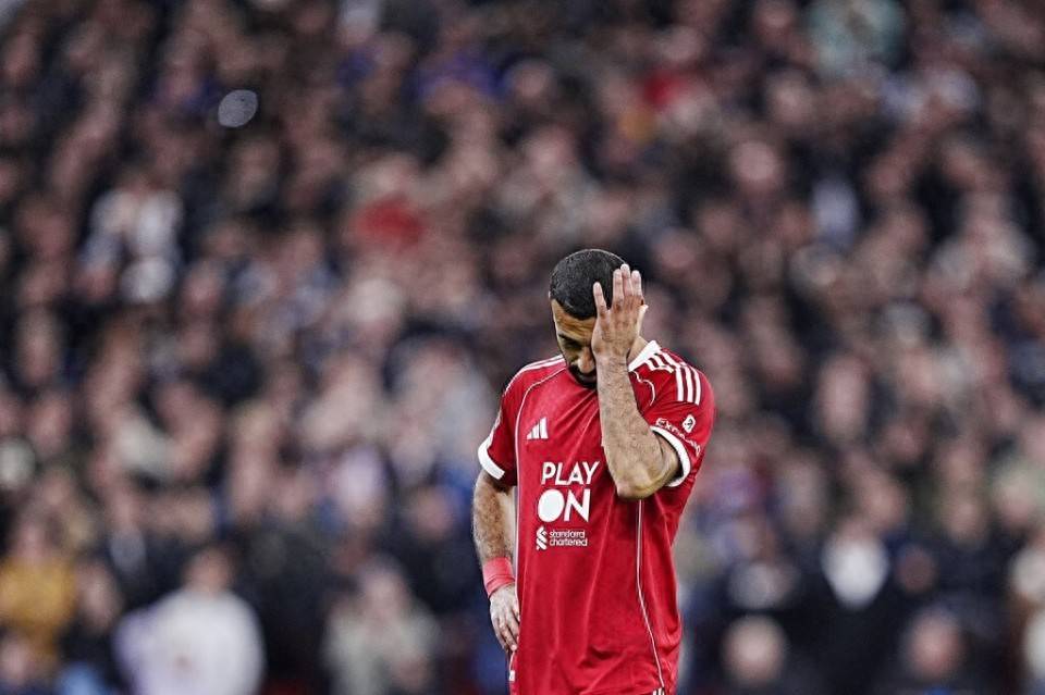 曼联客场惨败，遭遇连败危机