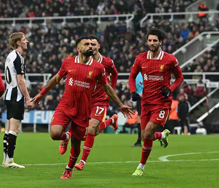 关于利物浦大胜南安普顿，取得三分的信息