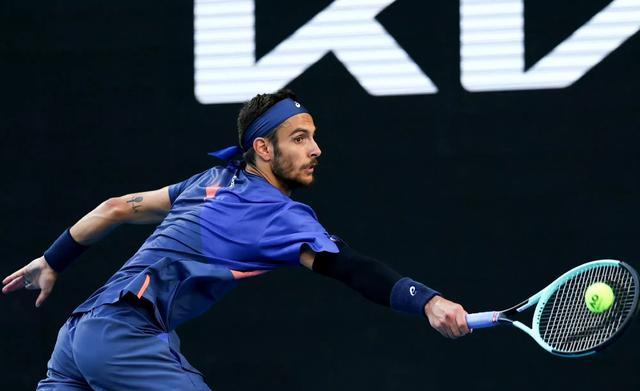 包含西班牙网球队绝杀日本网球队，克耶高斯打破历史纪录的词条