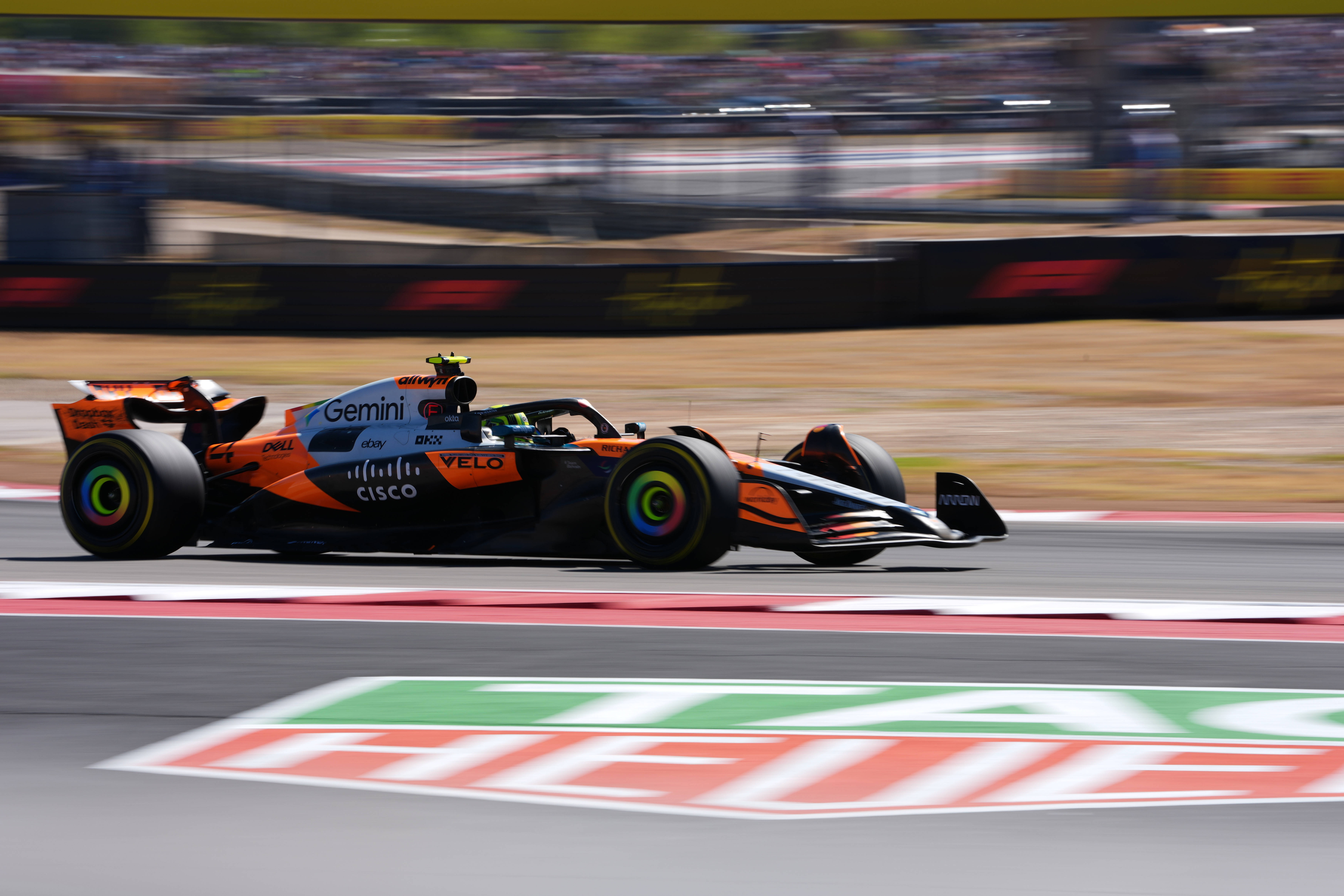 雷诺车队绝杀迈凯伦，维斯塔潘带队取胜