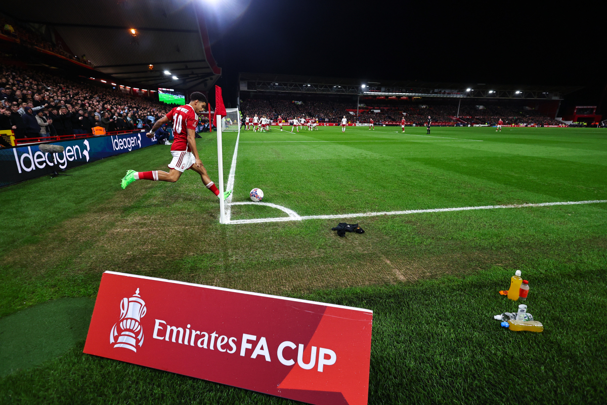 包含挪威球员哈桑逆转比赛，帮助球队赢得胜利的词条