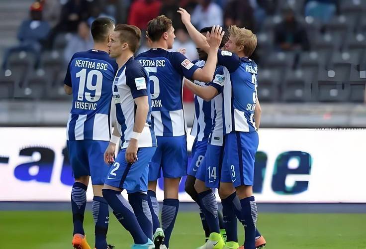 法兰克福主场大胜柏林赫塔保持不败纪录