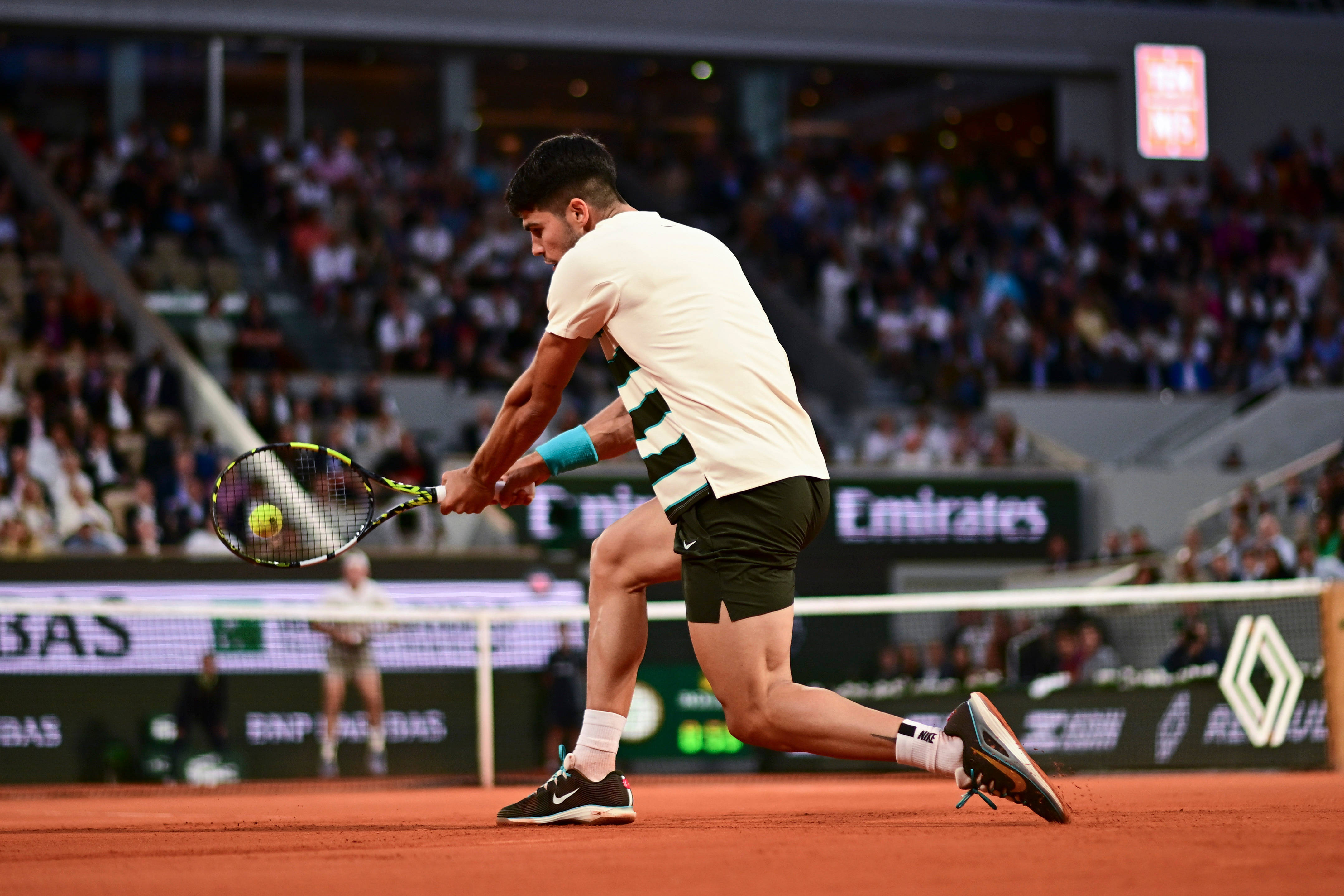 世界网球队力克欧洲网球队,阿尔卡拉斯三分雨点燃全场的简单介绍 世界网球队力克欧洲网球队,阿尔卡拉斯三分雨点燃全场的简单介绍