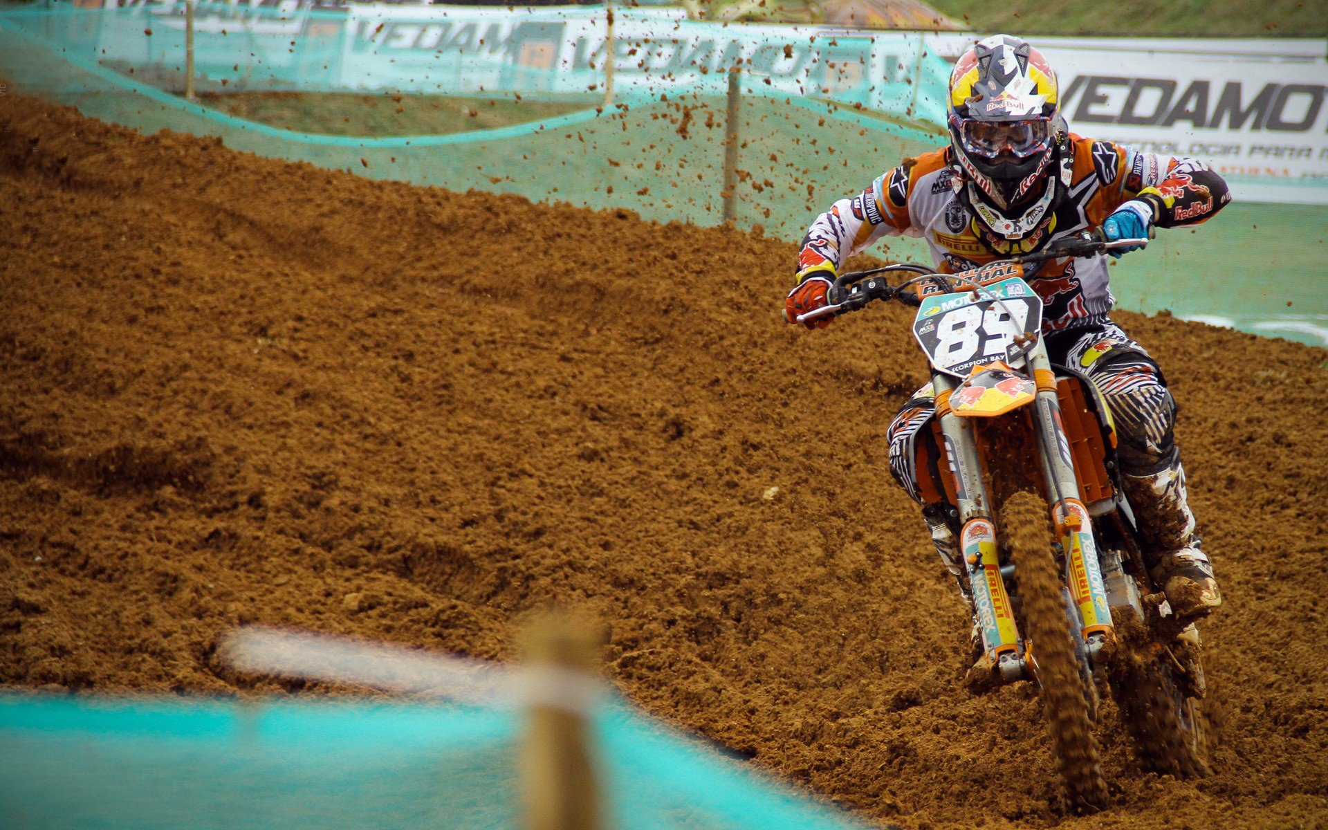 绝境中的逆袭,塞恩斯领衔索伯车队翻盘迈凯伦的传奇之战